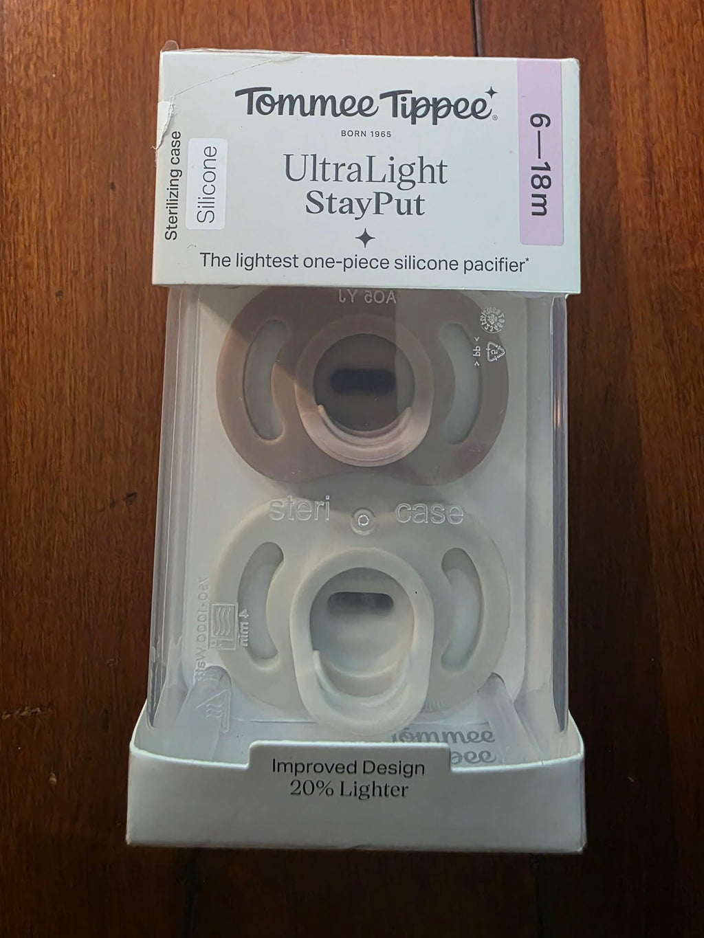 Tommee Tippee UltraLight StayPut Silicone Pacifiers (6-18m) with Sterilizing Case