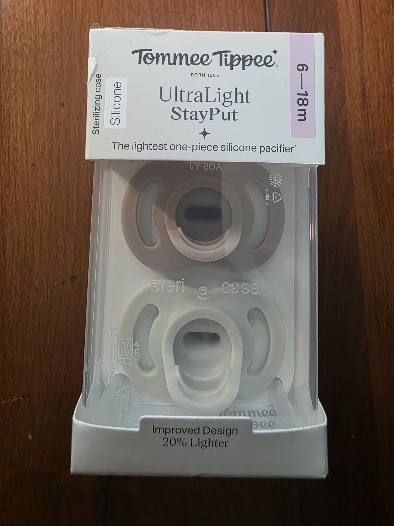 Tommee Tippee UltraLight StayPut Silicone Pacifiers (6-18m) with Sterilizing Case
