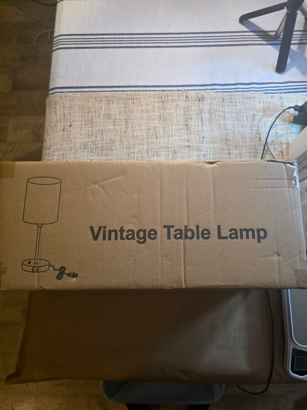 Classic Vintage Table Lamp with Built-In USB Charging Ports