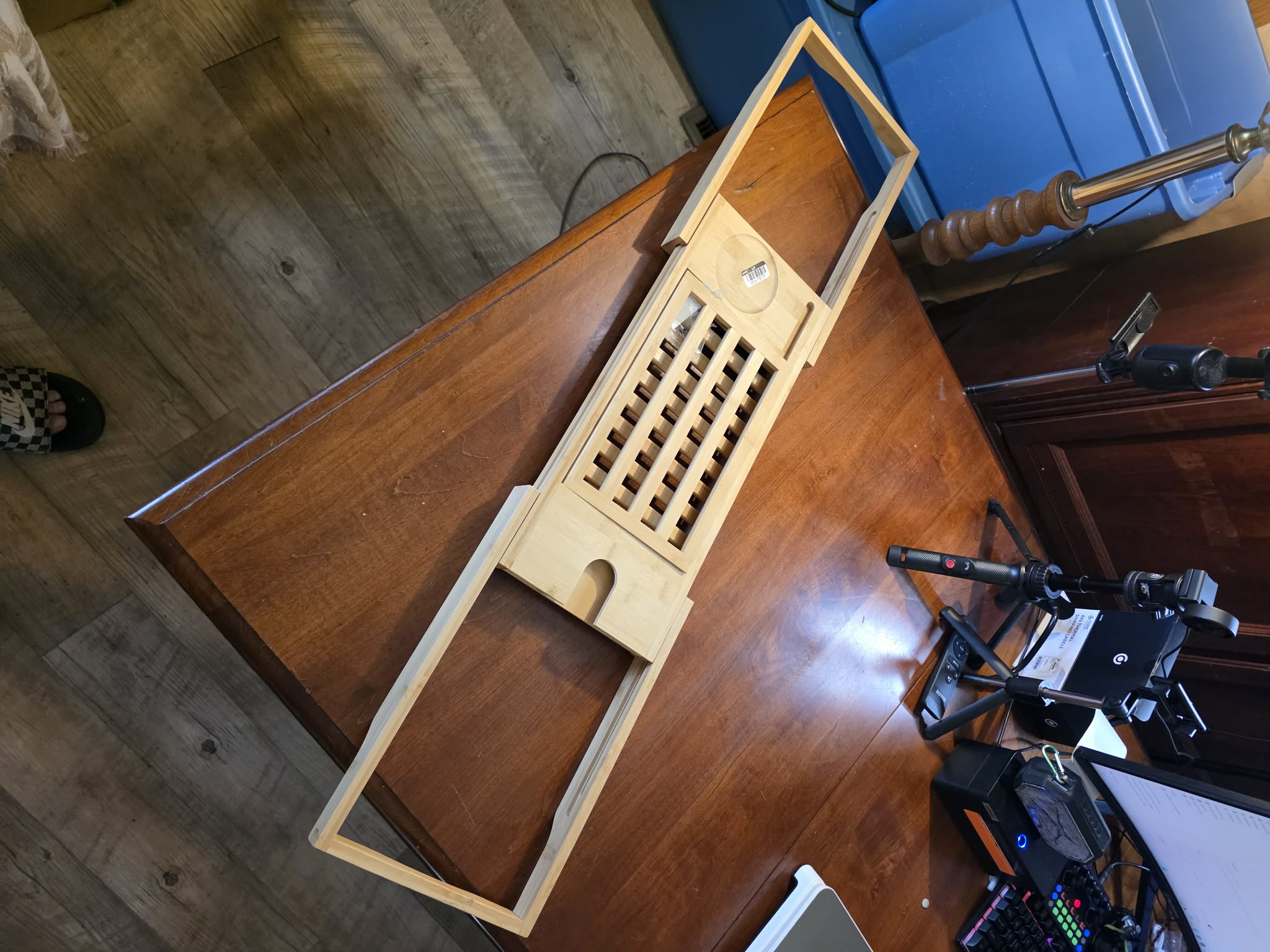 Expandable Wooden Bathtub Caddy Tray