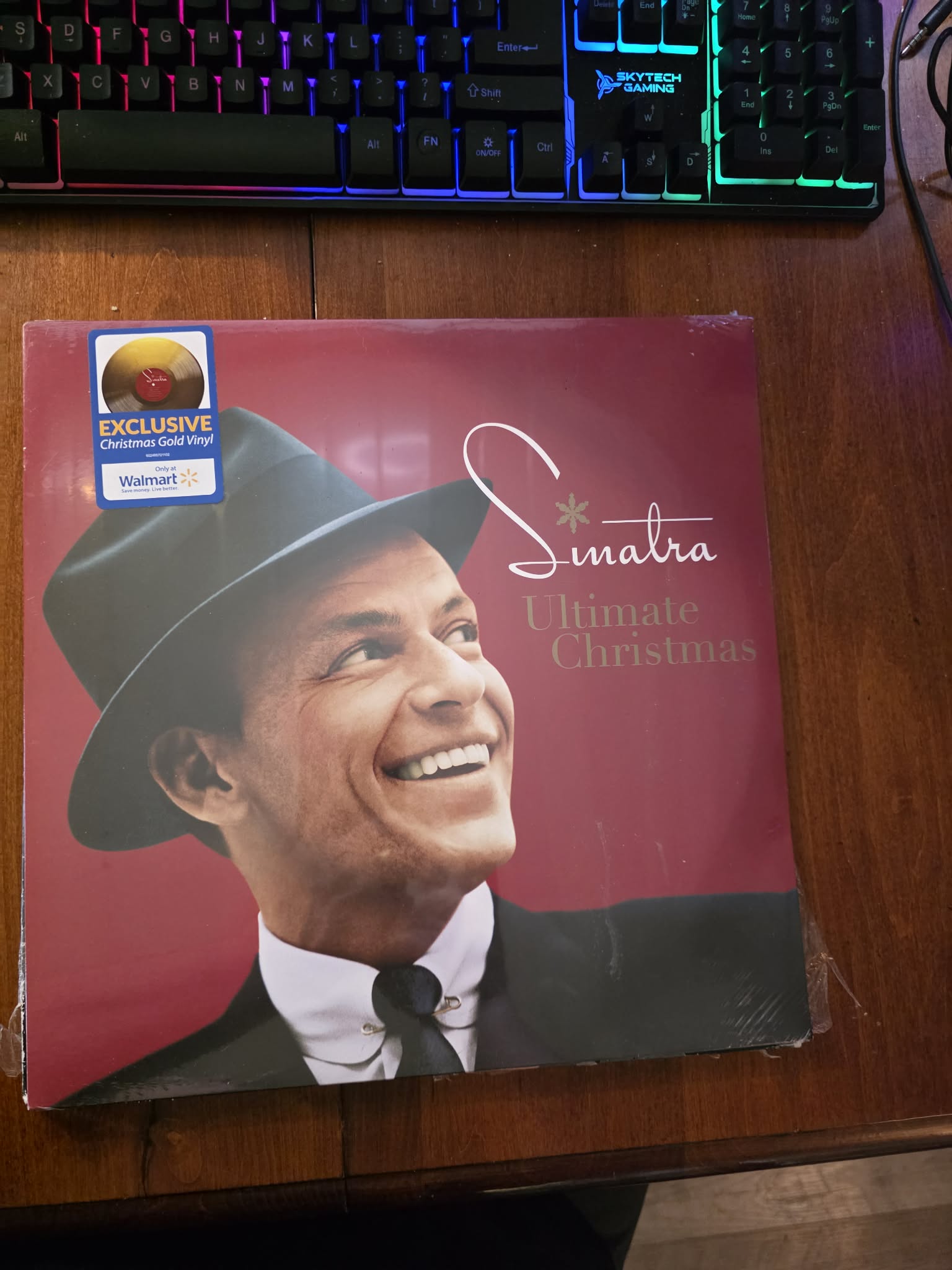Frank Sinatra - Ultimate Christmas (Walmart Exclusive Gold Vinyl)