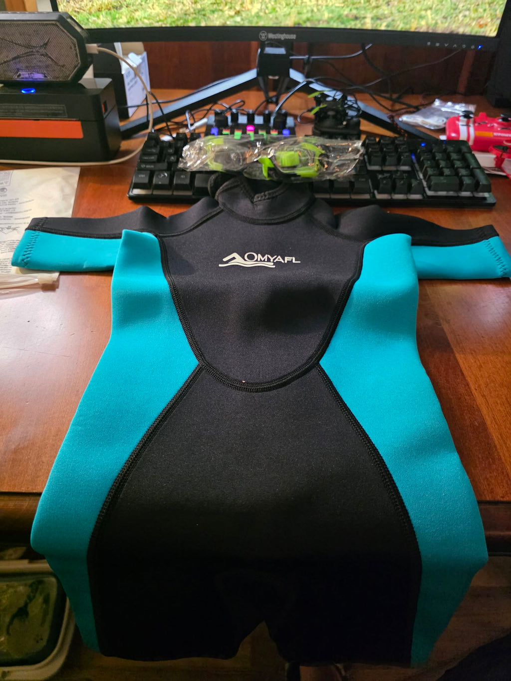 OMYAFL Neoprene Wetsuit with Swim Goggles