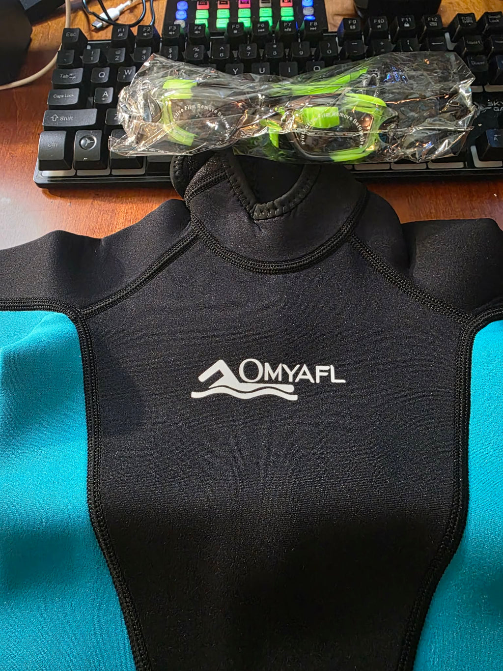 OMYAFL Neoprene Wetsuit with Swim Goggles