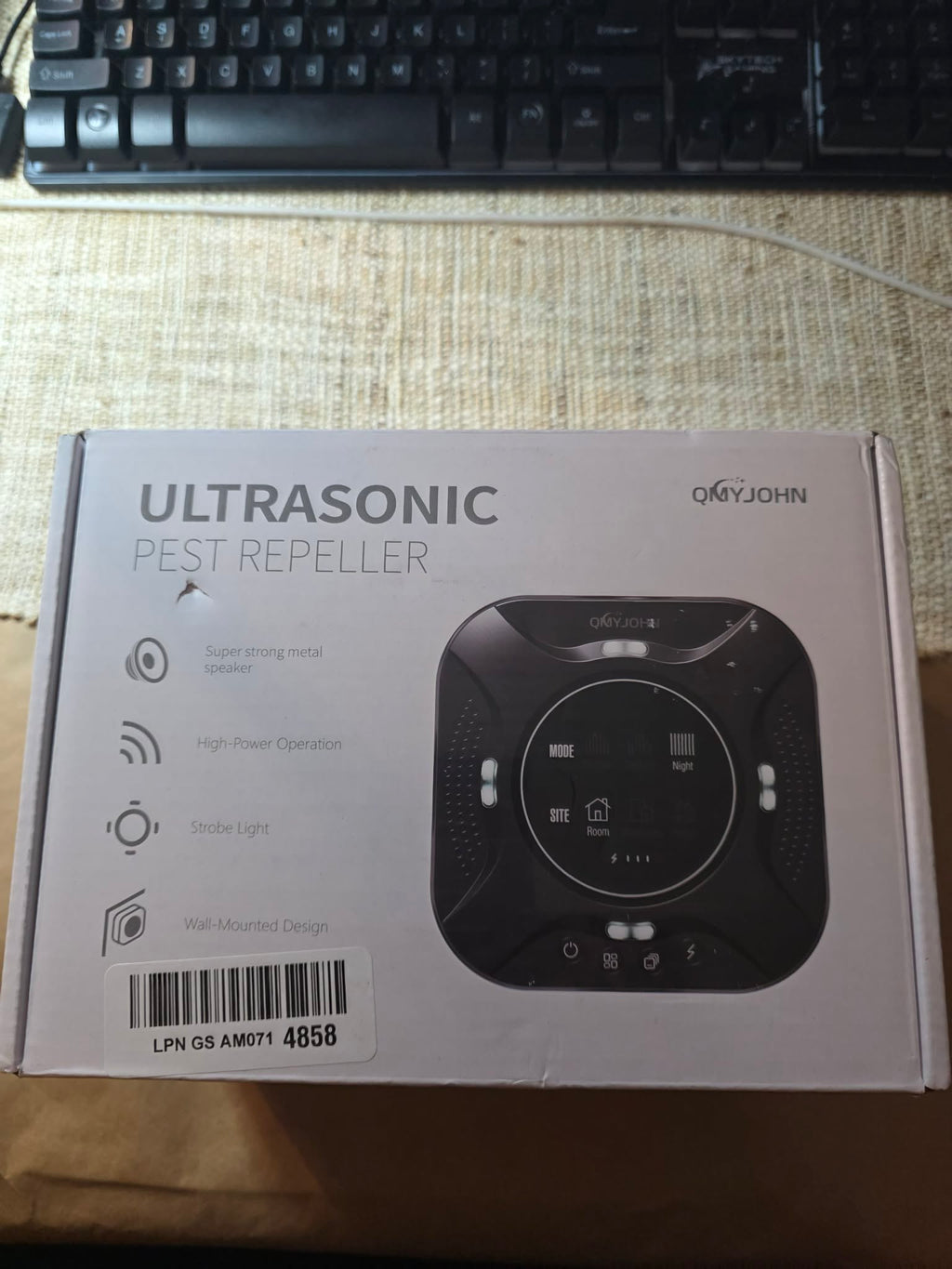 QMYJOHN High-Power Ultrasonic Pest Repeller (with Strobe Light & Metal Speakers)