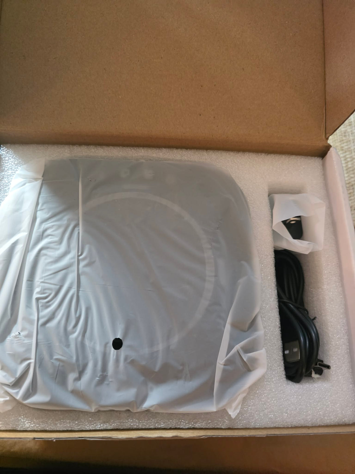 QMYJOHN High-Power Ultrasonic Pest Repeller (with Strobe Light & Metal Speakers)