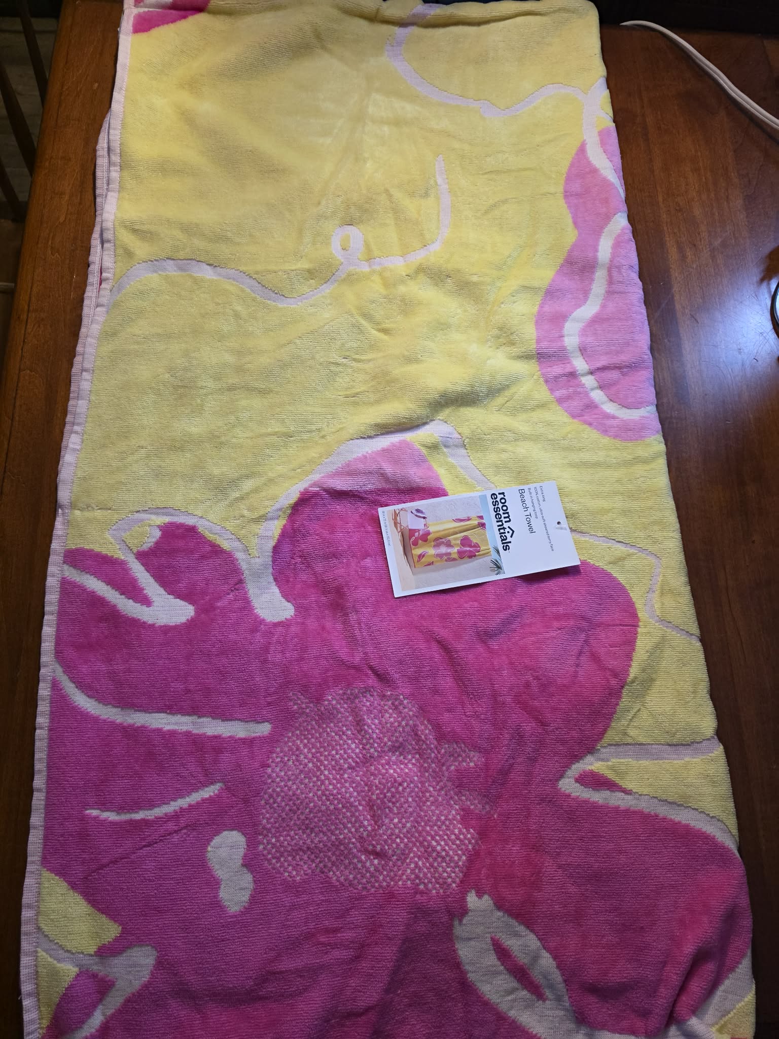 Room Essentials Extra-Long Beach Towel - Tropical Hibiscus Floral, Hot Pink & Yellow (38"x72", 100% Cotton)