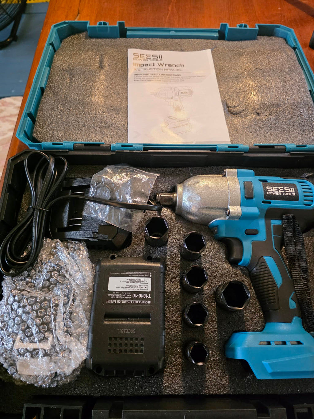 Seesii WH9 Pro Cordless Impact Wrench Kit with Battery, Charger, and Socket Set