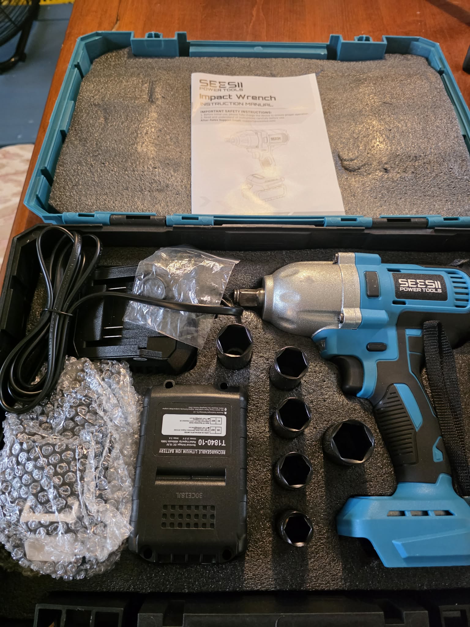 Seesii WH9 Pro Cordless Impact Wrench Kit with Battery, Charger, and Socket Set