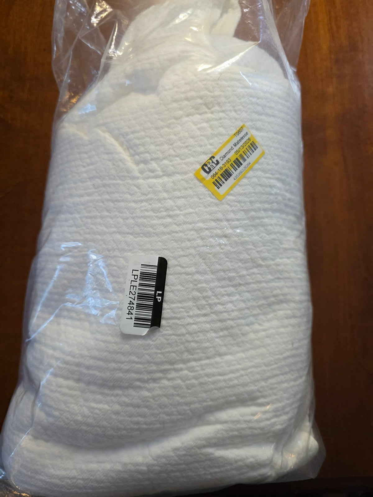 CRC White Diamond Matelassé Bedspread - Bubble Quilted Woven Coverlet (Style T0607)
